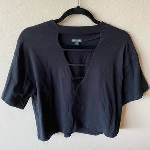 Wild Fable v-neck, black crop top, short sleeves